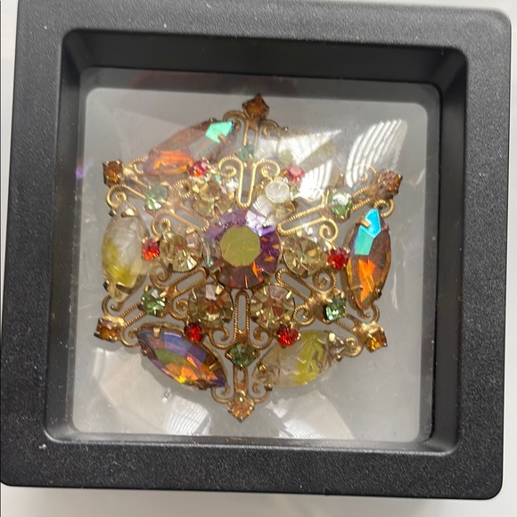 Vintage Juliana Delizza and Elster Uranium Rhinestone Golden Scroll-work Brooch - Picture 6 of 6